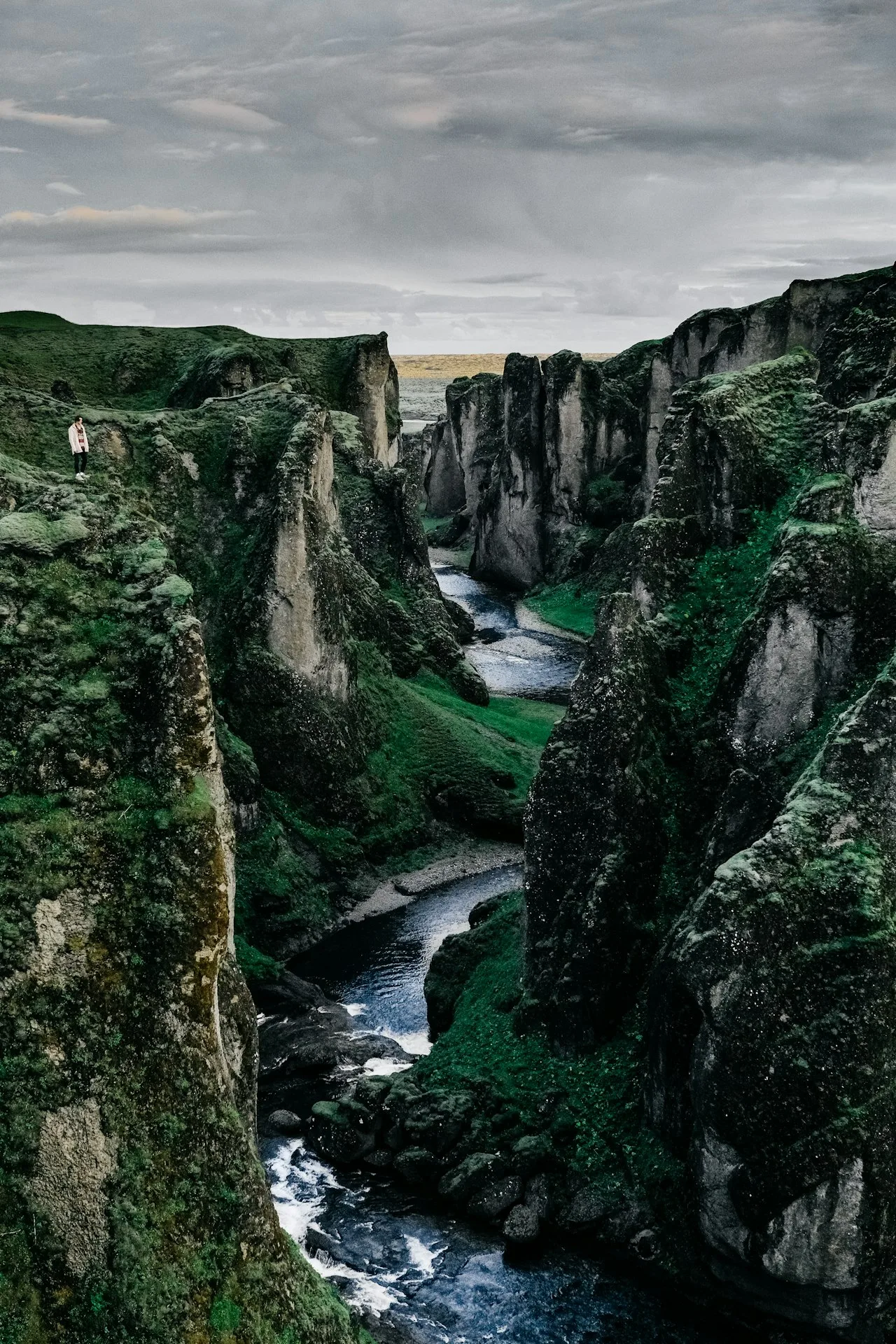 Torneira com água corrente representando abastecimento hídrico — Foto: Unsplash