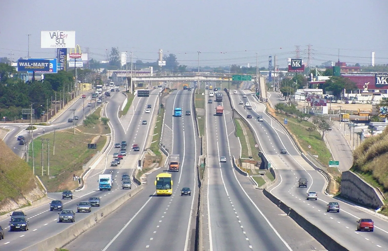 Rodovia Dutra, parte da BR-116 — Foto: Panoramio (Wikimedia Commons)