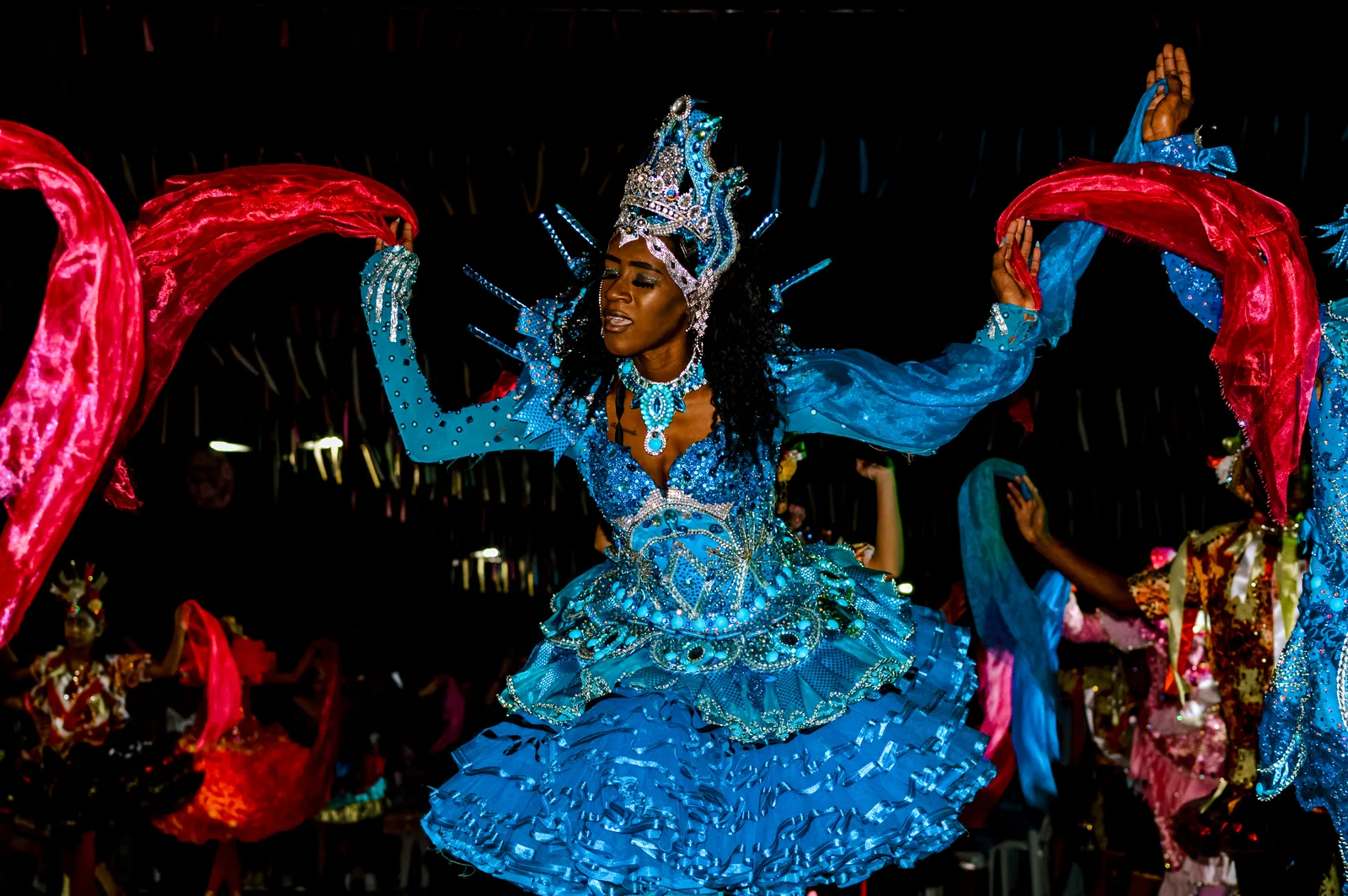Quadrilha junina durante festa popular no Nordeste — tradição que também movimenta o São João de Maracanaú. Foto: Estela Neto / Wikimedia Commons (CC BY-SA 4.0)